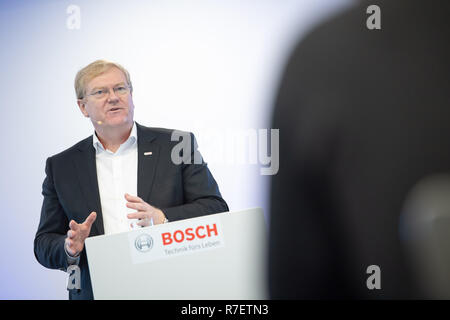 Gerlingen, Deutschland. 07 Dez, 2018. Stefan Hartung, ehemaliger Bosch-geschäftsführer für die Energie- und Gebäudetechnik, wird auf einer Pressekonferenz des Bosch Building Technology Division sprechen. Vom 1. Januar 2019, Hartung wird der neue Geschäftsführer für die Mobility Solutions Division. Credit: Sebastian Gollnow/dpa/Alamy leben Nachrichten Stockfoto