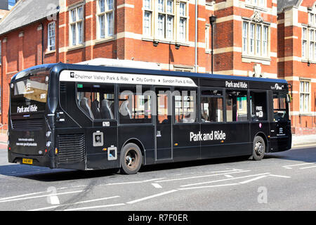 Chelmsford Stadtzentrum single Decker Park und Ride ersten Gruppe Bus für Essex County Council Shuttleservice zum außerhalb der Stadt Parkplatz Essex England Großbritannien Stockfoto