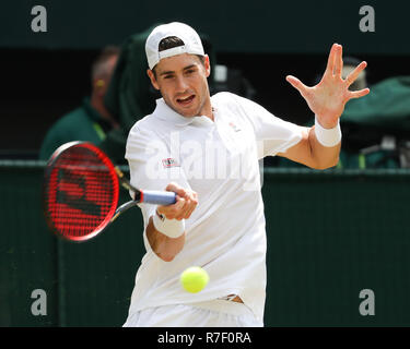 Uns player John Isner in Aktion bei Wimbledon, London, Vereinigtes Königreich. Stockfoto