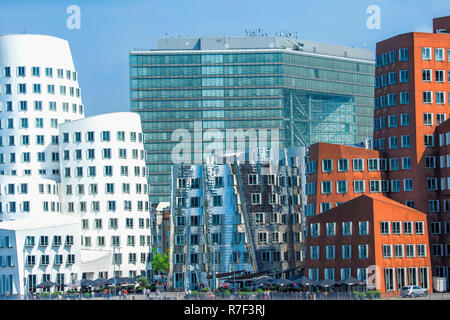 Moderne Bürogebäude Neue Zollhof, Medienhafen oder Medienhafen, Düsseldorf, Rheinland, Nordrhein-Westfalen, Deutschland Stockfoto