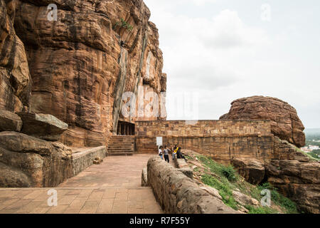 Blick auf den Tempel in Badami Badami Höhle in Karnataka, Indien. Stockfoto