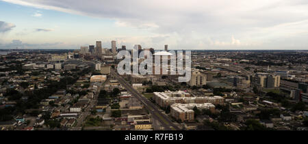 Es ist eine saubere frische Luftbild der Innenstadt von Urban City Center Core von New Orleans, Louisiana Stockfoto