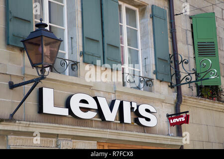 LAUSANNE, Schweiz - 24 SEPTEMBER 2018: Detail der Levi Strauss & Co Shop in Lausanne in der Schweiz. Levi's Company wurde 1853 gegründet und n Stockfoto