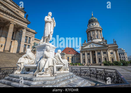 Schöne Aussicht auf den Gendarmenmarkt in Berlin. Stockfoto