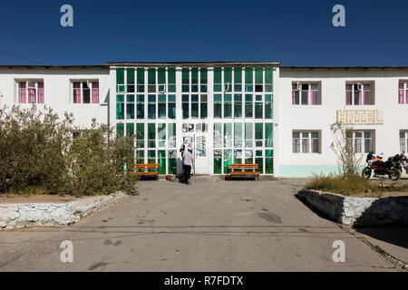 Murghab, Tadschikistan, 23. August 2018: Das einzige große Hotel in Murghab auf der Route der Pamir Highway Stockfoto