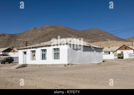 Murghab, Tadschikistan, 23. August 2018: Wohngebäude in Murghab, ein wichtiger Zwischenstopp auf dem Pamir Highway Stockfoto