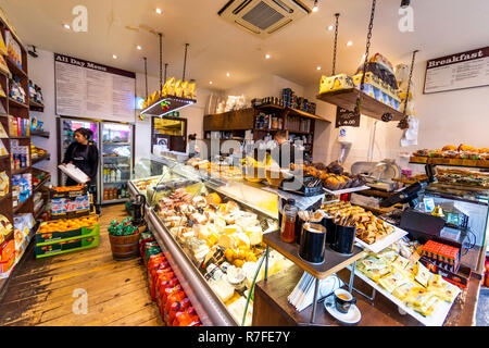 La Piccola Deli, smart Italienische Feinkost auf Stratford Road, Kensington, London. Stockfoto