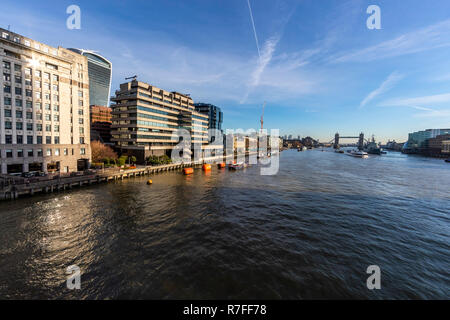 Sankt Magnus Haus, 3 Lower Thames Street, und das Walkie Talkie Gebäude. London. Großbritannien Stockfoto