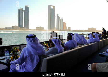 Samstag, den 8. Dezember 2018, Abu Dhabi (UAE): Abu Dhabis Scheichs auf UIM F1 H2O Grand Prix von Abu Dhabi und seinen achten Sieg klammern. Stockfoto