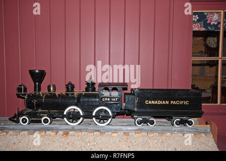 Modell der CPR-Dampflokomotive (Canadian Pacific Railway) CPR 147 im Fort Calgary Museum, Calgary, Alberta, Kanada Stockfoto