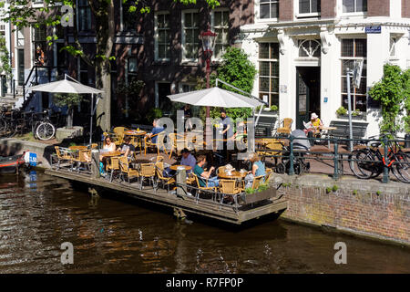 Restaurant auf der Egelantiersgracht Kanal in Amsterdam, Niederlande Stockfoto