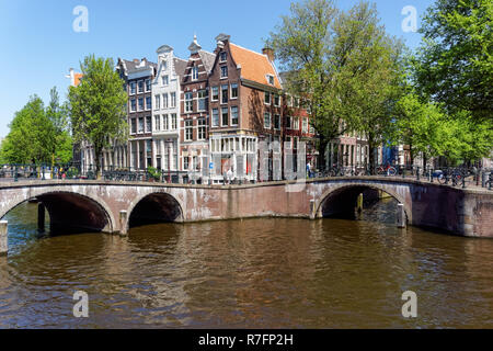 Traditionelle niederländische Stadthäuser an der Keizersgracht in Amsterdam, Niederlande Stockfoto