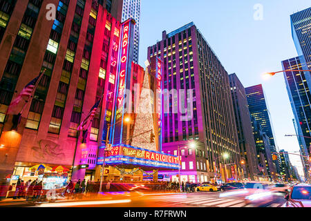 Weihnachten New York Radio City Music Hall Weihnachtszeit Rockefeller Center Avenue of the Americas New York City Stockfoto