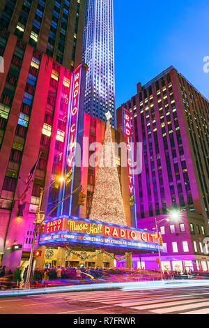 Weihnachten New York Radio City Music Hall Weihnachtszeit Rockefeller Center Avenue of the Americas New York City Stockfoto
