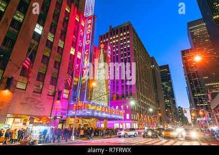 Weihnachten New York Radio City Music Hall Weihnachtszeit Rockefeller Center Avenue of the Americas New York City Stockfoto