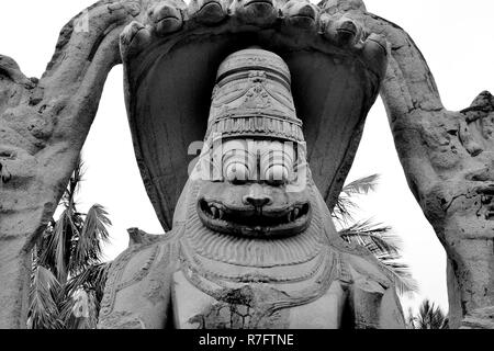 Ugra Narasimha, der Mann - lion Avatar von Vishnu, in einem Yoga Position, Hampi, Karnataka, Indien Stockfoto