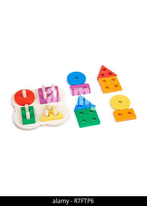 Foto eines Holzspielzeug Kinder Sorter mit kleinen Details in Form von geometrischen Formen (Rechteck, Quadrat, Kreis, Dreieck), in verschiedenen Stockfoto