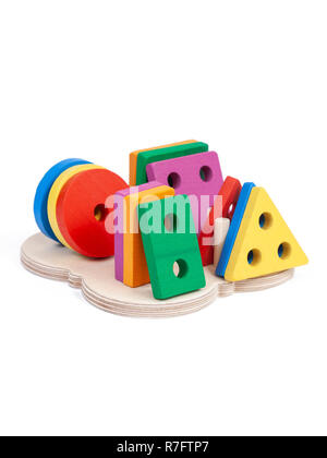 Foto eines Holzspielzeug Kinder Sorter mit kleinen Details in Form von geometrischen Formen (Rechteck, Quadrat, Kreis, Dreieck), in verschiedenen Stockfoto