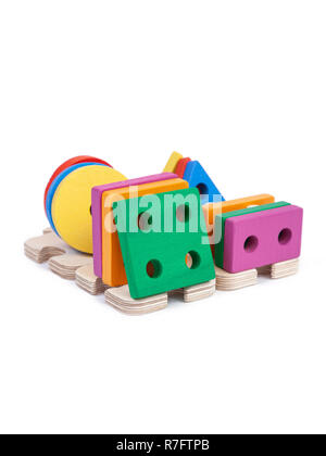 Foto eines Holzspielzeug Kinder Sorter mit kleinen Details in Form von geometrischen Formen (Rechteck, Quadrat, Kreis, Dreieck), in verschiedenen Stockfoto