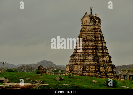 Wunderschön geschnitzten Virupaksha Temple, in Hampi, ballari Bezirk, Karnataka, Indien Stockfoto