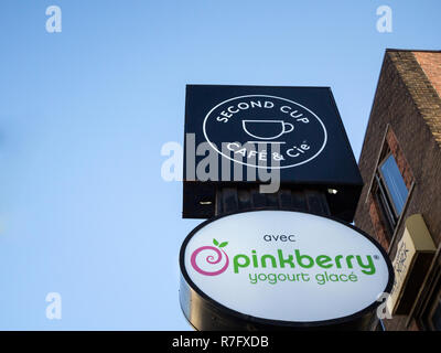MONTREAL, KANADA - 4. NOVEMBER 2018: Die zweite Tasse Kaffee Logo Vor Ihren lokalen Cafe in der Innenstadt von Montreal, Quebec. Zweite Tasse Kaffee ist eine kanadische Stockfoto
