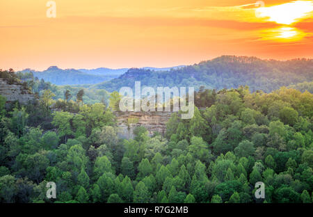 Double Arch Rock Formation im Red River Gorge in Kentucky bei Sonnenuntergang Stockfoto