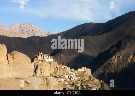 Lamayuru Kloster und Dorf Lamayuru, Ladakh, Jammu und Kaschmir, Indien Stockfoto