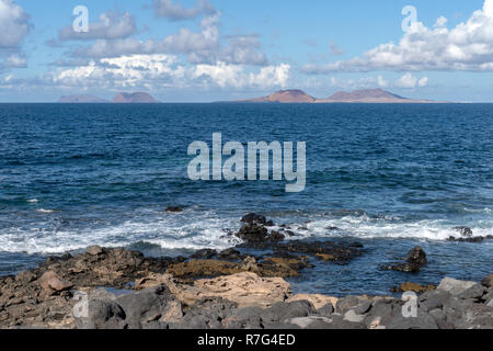 Meer als vom Famara massiv gesehen, Lanzarote, Kanarische Inseln, Spanien Stockfoto