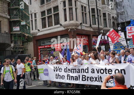 Im Juni 2018 Hunderttausende von Menschen gedreht bis zu den Völkern Abstimmung März in London ihre Meinung über Brexit zu äußern. Stockfoto