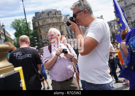 Im Juni 2018 Hunderttausende von Menschen gedreht bis zu den Völkern Abstimmung März in London ihre Meinung über Brexit zu äußern. Stockfoto