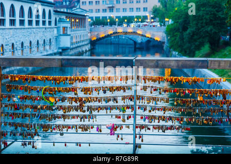 Vorhängeschlösser in Metzgerei Brücke. Stockfoto