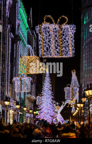 Decotated Fashion Street bei Chrismass in Budapest Stockfoto