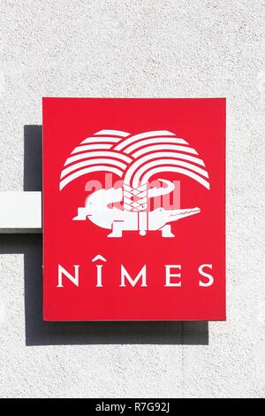 Emblem auf eine Mauer der Stadt Nimes in Frankreich Stockfoto