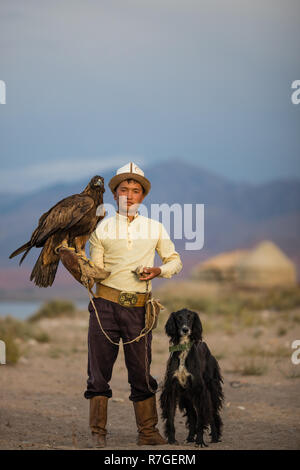 Kirgisistan Föderation Salburuun post für Fotos am Ufer des Issyk-Kul See in der Nähe des Dorfes Bokonbaeva. Stockfoto