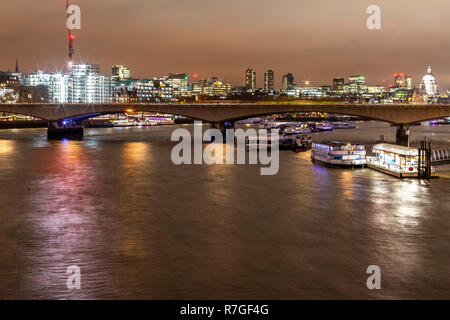 Waterloo Bridge und das Festival Pier von der Golden Jubilee Bridges. London. Großbritannien Stockfoto