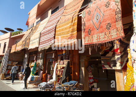 Marrakesch Teppiche - bunte Teppiche für den Verkauf in den Souk, Medina von Marrakesch, Marrakesch Marokko Afrika Stockfoto