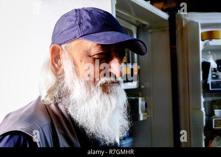 Portrait von bärtigen Mann mit einer Kappe Stockfoto