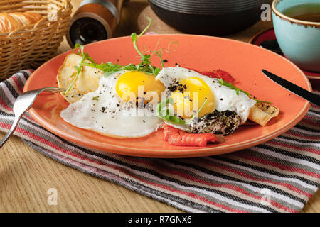 Rührei mit Räucherlachs, Frühstück Stockfoto