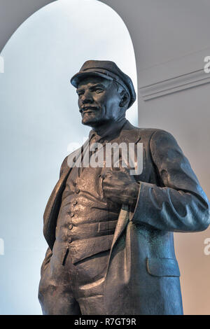 BERLIN, DEUTSCHLAND - 14. JULI 2018: Bronze Statue von Wladimir Lenin (1925) von sowjetischen Bildhauer Matwej Manizer auf Anzeige im Deutschen Historischen Museum ( Stockfoto