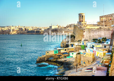 Bunte Häuser in der Altstadt von Valletta, der Hauptstadt von Malta Stockfoto