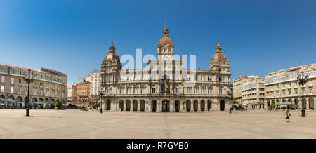 La Coruña, Spanien - Juli 13., 2018: Die coruna Rathaus in Maria Pita Platz von Galizien, Spanien. Stockfoto