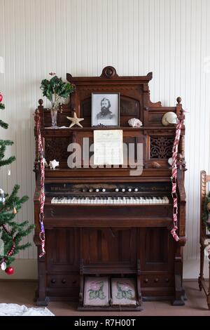 Eine alte Orgel und Noten auf Anzeige an der Yaquina Bay Lighthouse in Newport, Oregon, USA. Stockfoto