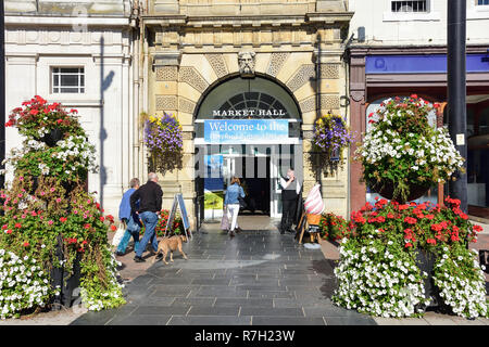 Eingang zur Markthalle, High Street, Hereford, Herefordshire, England, Vereinigtes Königreich Stockfoto