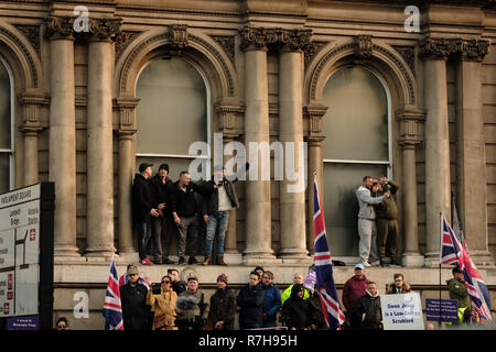 London, Großbritannien. 9. Dezember 2018. Tausende März aus Dorchester Hotel an Whitehall in London, um zu verlangen, dass es kein Verrat über Britains bearbeiten aus der Europäischen Union, am Sonntag, den 9. Dezember 2018. Quelle: Lewis Inman/Alamy leben Nachrichten Stockfoto