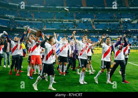 Spieler von River Plate feiern, nachdem Sie das Finale der Copa CONMEBOL Libertadores 2018 Estadio Santiago Bernabeu in Madrid gewonnen. River Plate gewann den Titel der Copa Libertadores 2018 durch das Schlagen von Boca Juniors. (Endstand River Plate 3-1 Boca Juniors) Stockfoto