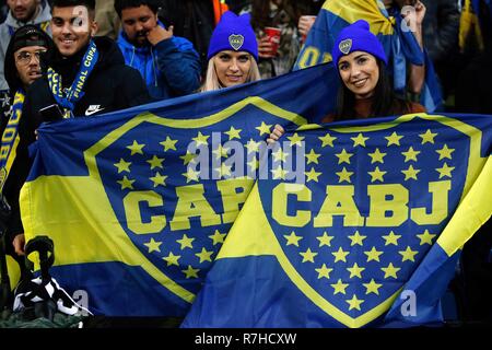 Madrid, Spanien. 9 Dez, 2018. Zwei Fans von Boca Juniors vor dem zweiten Bein Übereinstimmung zwischen River Plate und Boca Juniors im Finale der Copa CONMEBOL Libertadores 2018 Estadio Santiago Bernabeu in Madrid gesehen. River Plate der Titel der Copa Libertadores 2018 durch das Schlagen von Boca Juniors gewonnen. Credit: Manu Reino/SOPA Images/ZUMA Draht/Alamy leben Nachrichten Stockfoto