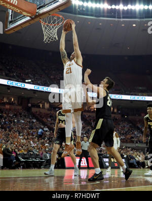 Austin, Texas, USA. 9. Dez 2018. Dylan Osetkowski #21 der Texas Longhorns in Aktion gegen die Purdue Kesselschmiede am Frank Erwin Center in Austin, Texas. Texas Niederlagen Purdue 72-68. Robert Backman/Cal Sport Media. Credit: Cal Sport Media/Alamy leben Nachrichten Stockfoto