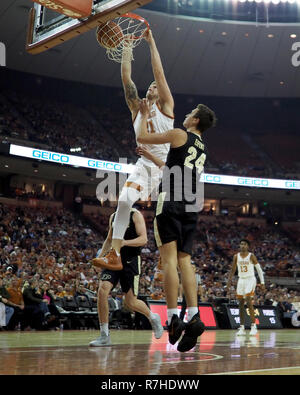 Austin, Texas, USA. 9. Dez 2018. Dylan Osetkowski #21 der Texas Longhorns in Aktion gegen die Purdue Kesselschmiede am Frank Erwin Center in Austin, Texas. Texas Niederlagen Purdue 72-68. Robert Backman/Cal Sport Media. Credit: Cal Sport Media/Alamy leben Nachrichten Stockfoto