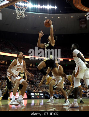 Austin, Texas, USA. 9. Dez 2018. Carsen Edwards #3 der Purdue Kesselschmiede in Aktion die Texas Longhorns am Frank Erwin Center in Austin Texas vs. Texas Niederlagen Purdue 72-68. Robert Backman/Cal Sport Media. Credit: Cal Sport Media/Alamy leben Nachrichten Stockfoto