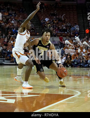 Austin, Texas, USA. 9. Dez 2018. Carsen Edwards #3 der Purdue Kesselschmiede in Aktion die Texas Longhorns am Frank Erwin Center in Austin Texas vs. Texas Niederlagen Purdue 72-68. Robert Backman/Cal Sport Media. Credit: Cal Sport Media/Alamy leben Nachrichten Stockfoto